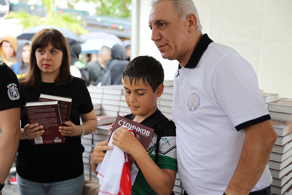 Hristo Stoichkov returns to Burgas for another meeting with the young future champions